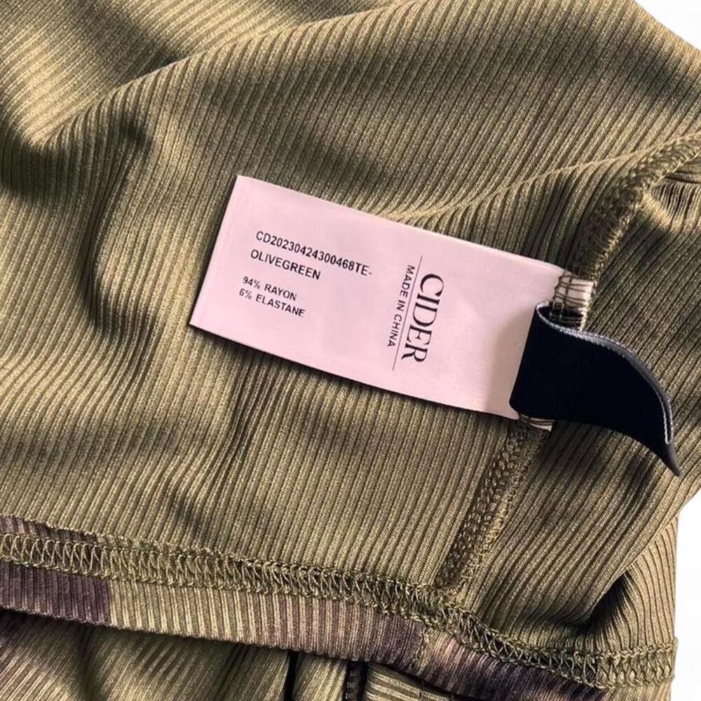 Olive Green Ribbed Graphic Top Women’s XS - Picture 4 of 6